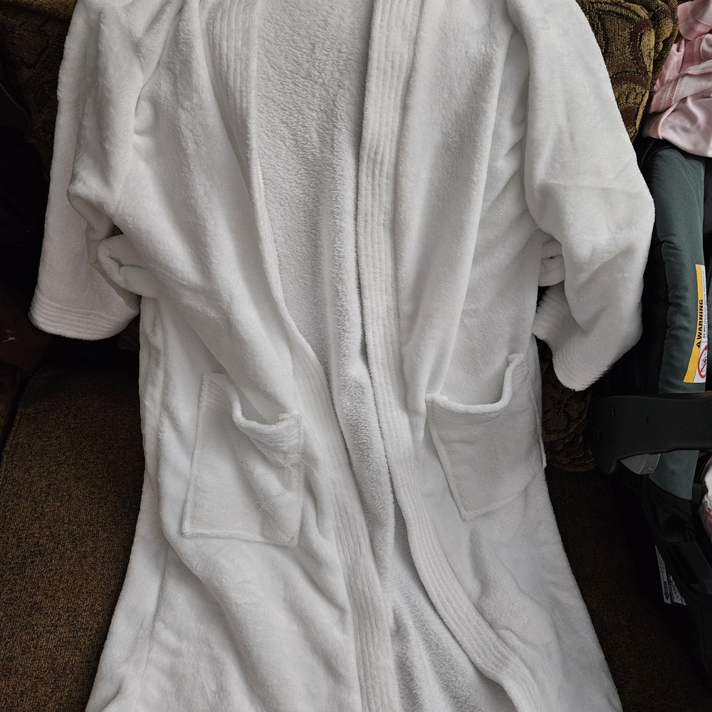 Plush White Women's Robe - Soft Spa-Style Bathrobe